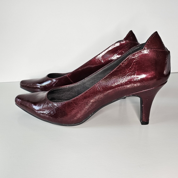 Life Stride, Venom Red Pumps, Size 8 - Picture 3 of 7